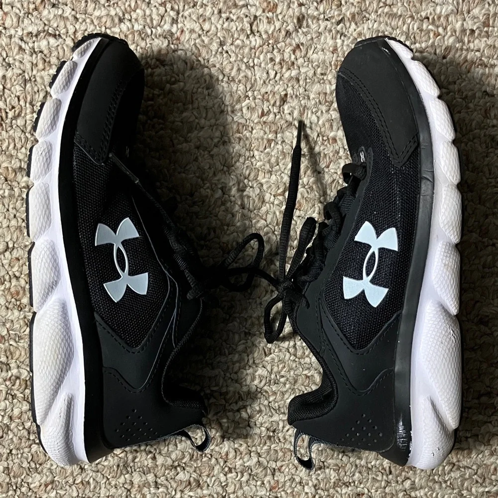 Under Armour Black Sneakers EUC - Picture 3 of 9